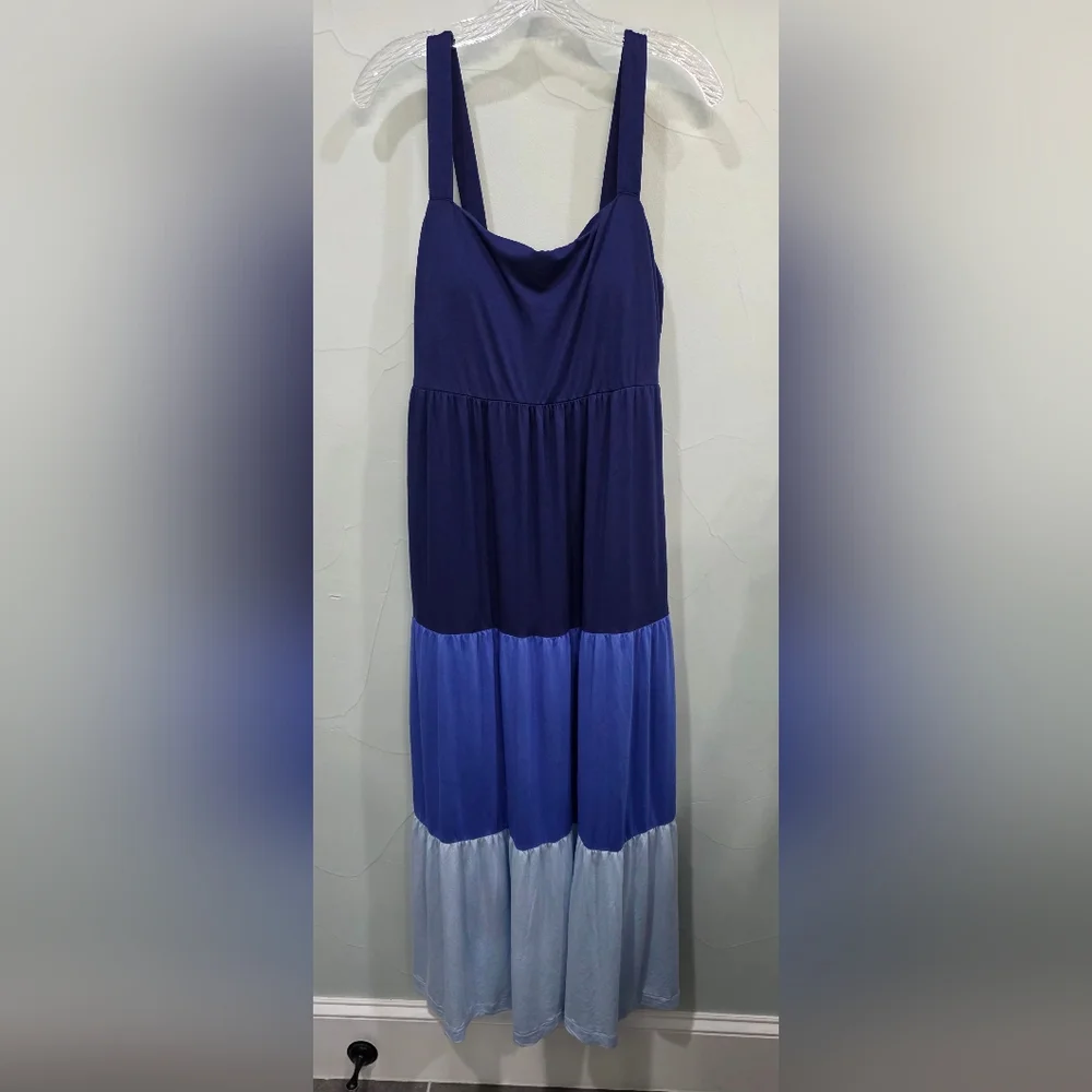 Blue Colorblock Maxi Dress - Picture 2 of 4
